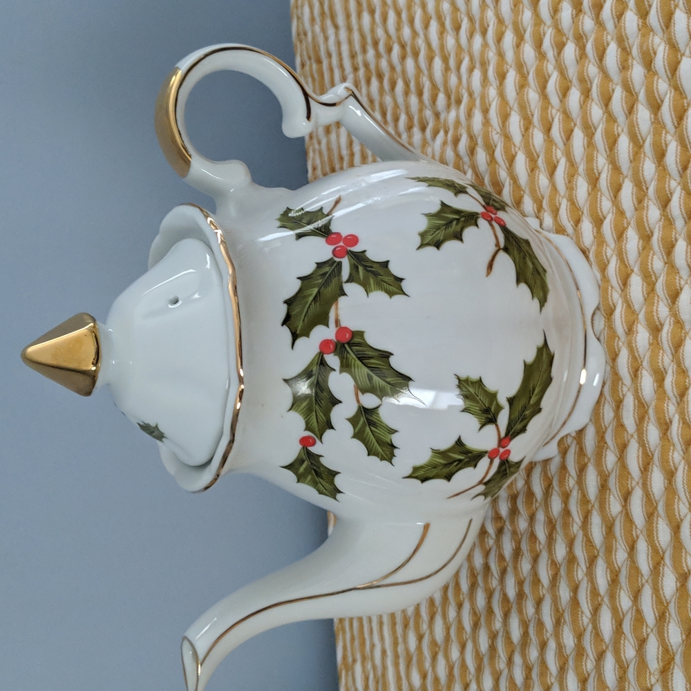 Lefton China holly teapot